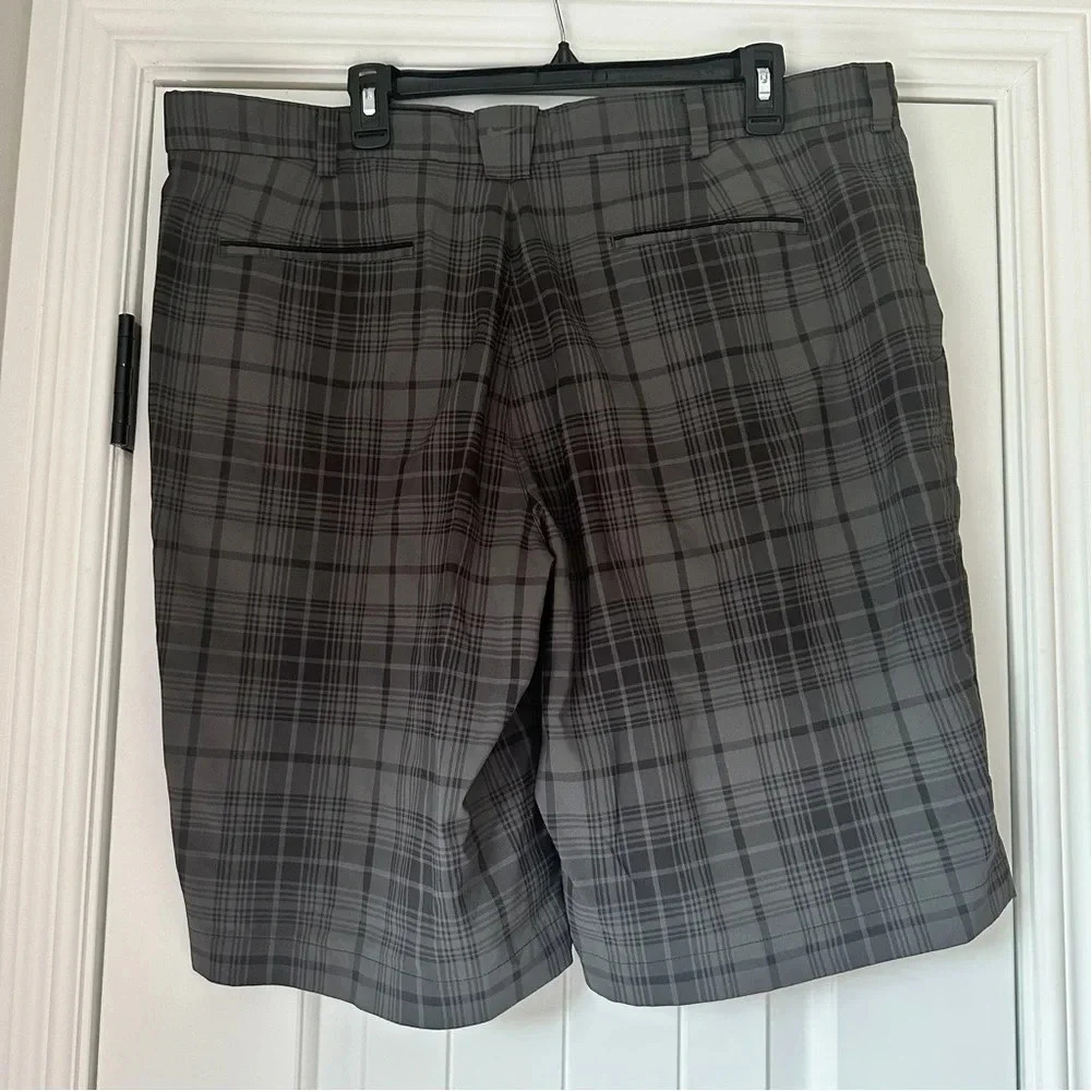 Nike‎ Golf Shorts - Picture 2 of 5